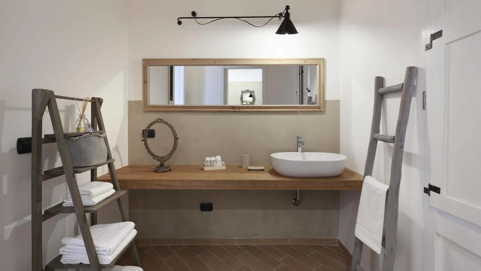 Santa Marta Suites & Apartments 2*, Lecce